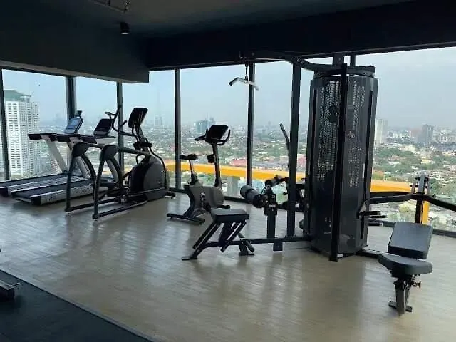 Modern Tropical In The Heart Of Quezon City Apartamento Manila