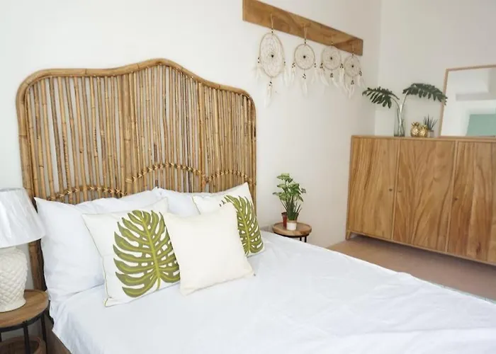 Modern Tropical In The Heart Of Quezon City Manila