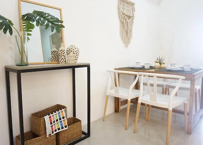 Modern Tropical In The Heart Of Quezon City Apartamento