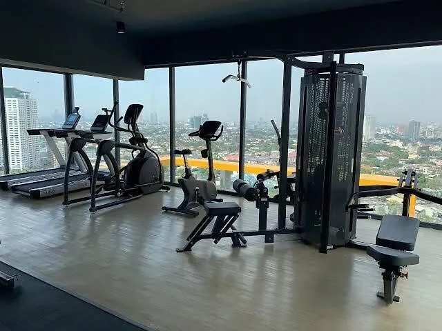 Apartamento Modern Tropical In The Heart Of Quezon City *